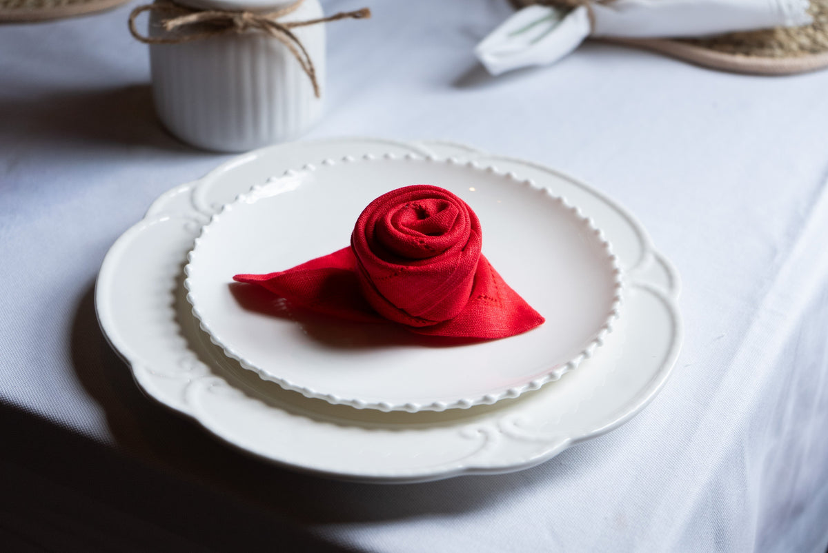 THE WOW FACTOR - NAPKIN FOLDS FOR THAT EXTRA SPECIAL TOUCH